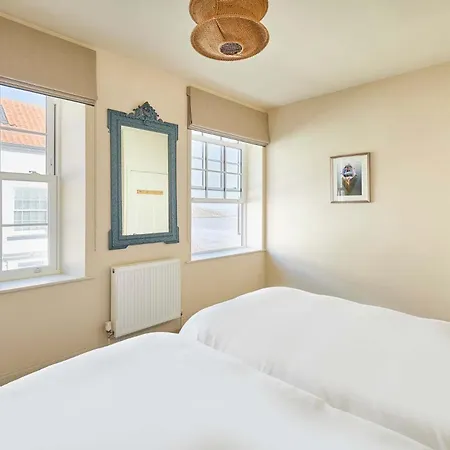 Host And - Sea View *